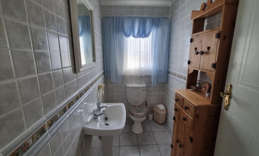 3 Bedroom Property for Sale in Stilbaai Wes Western Cape